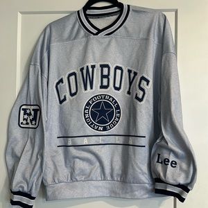 Blush Mark Women’s size M Cowboys pull over.